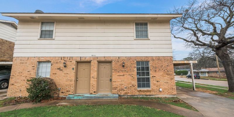 Arlington Townhome: 1726 W Sanford St