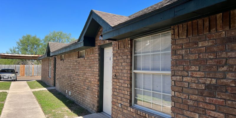 Edinburg Apartment: 2617 Fort Brown Ave