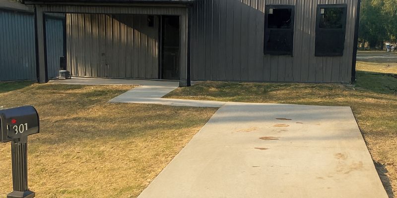 Vidalia House: 301 10th Ave