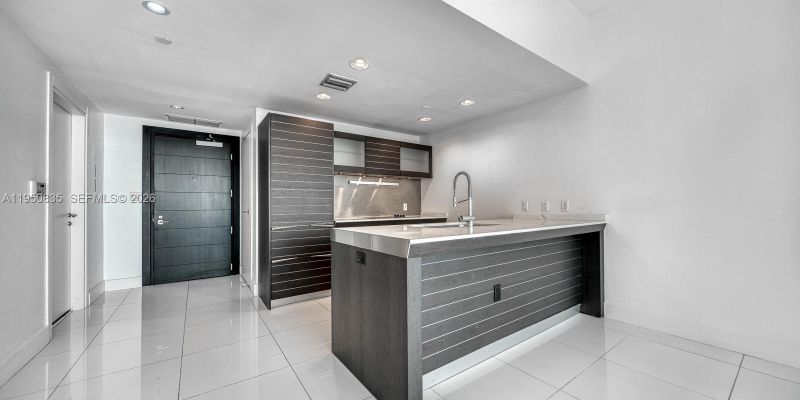 Miami Apartment: 200 Biscayne Blvd