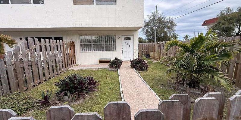 Miami Apartment: 1520 NE 151st St