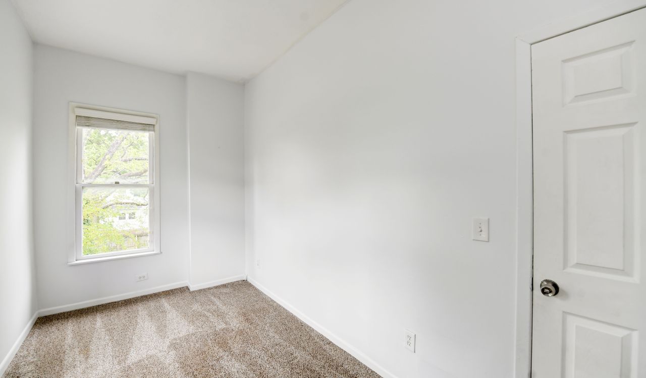 685 S Champion Ave photo 21