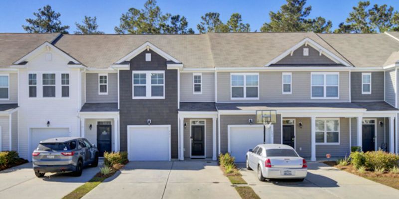 Summerville House: 621 Hilchot Dr