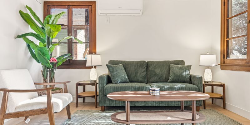 Long Beach Apartment: 732 Redondo Ave