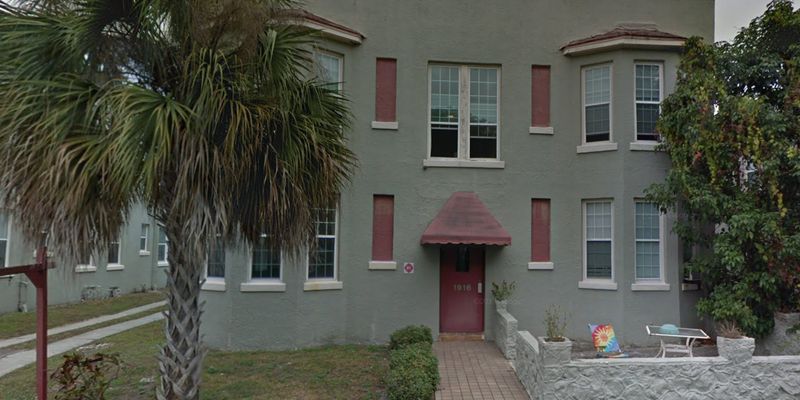 Bradenton Apartment: 1916 7th Ave W