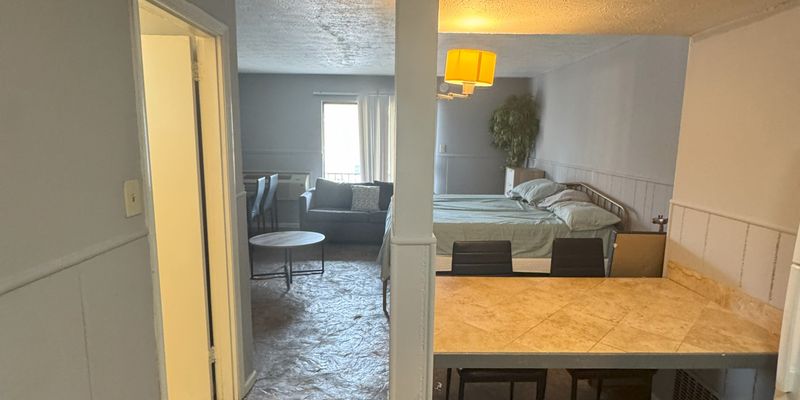 Lexington Apartment: 568 N Broadway