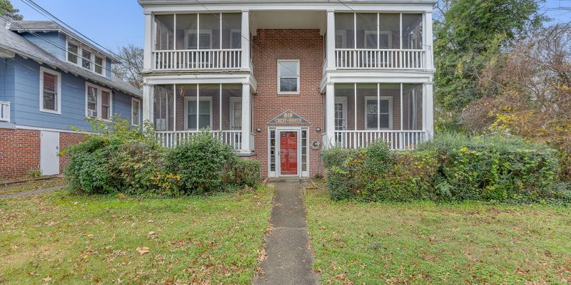 Norfolk House: 819 W 51st St