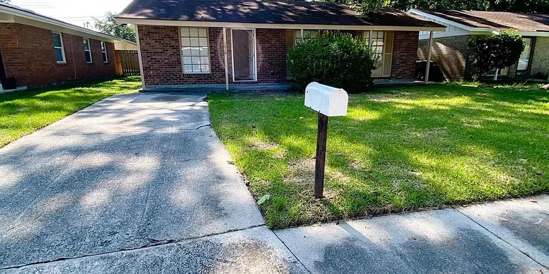 Savannah House: 1016 Carroll St