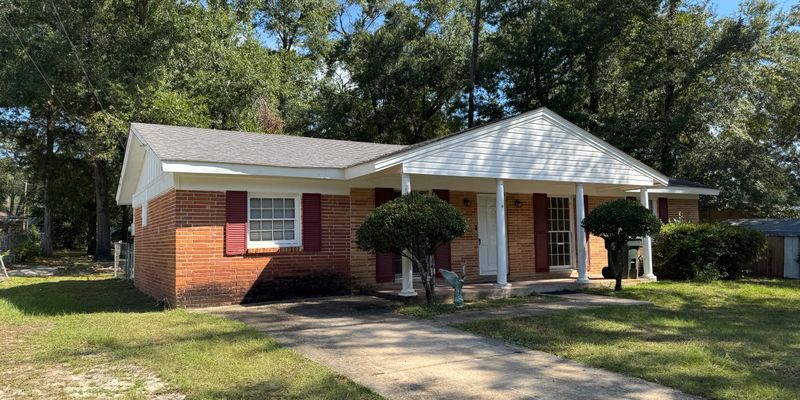 Dothan House: 1204 Fairlane Dr