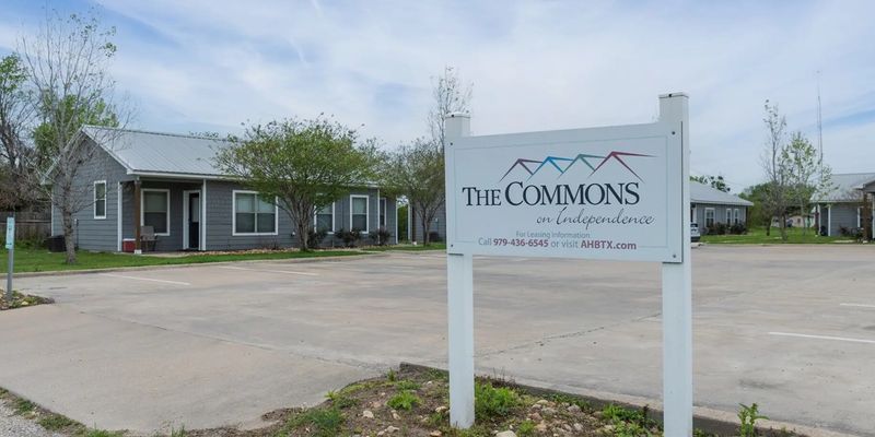 Giddings Apartment: 785 E Independence St