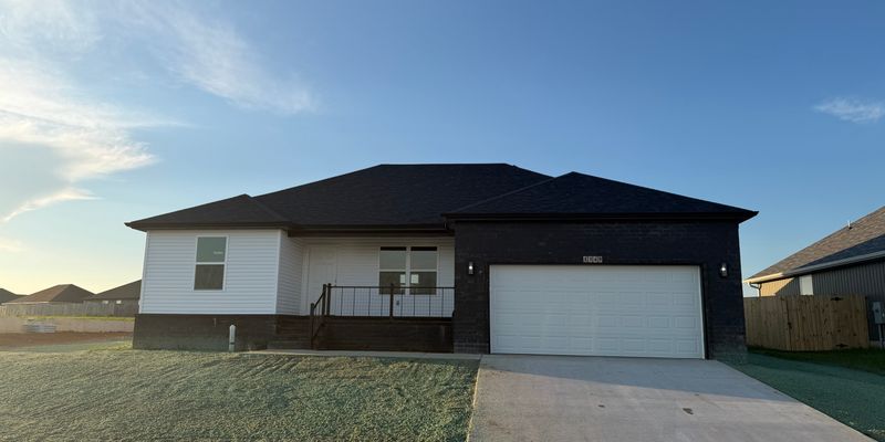 Republic House: 1349 E Macon St