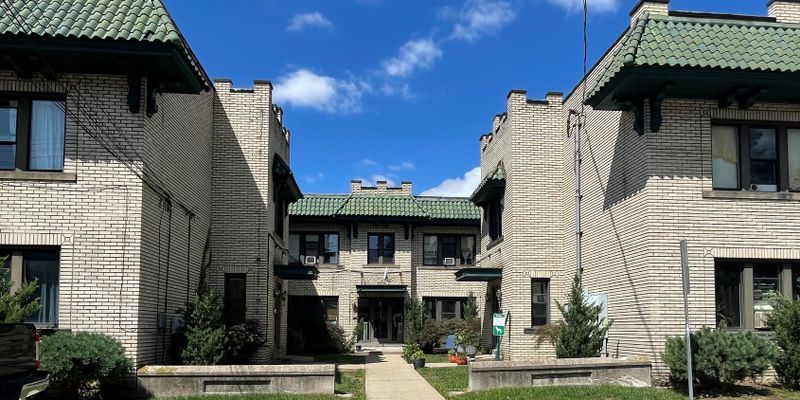 Pittsburgh Apartment: 2816 Broadway Ave