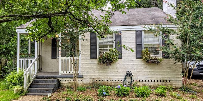 Montgomery House: 302 Bradley Dr