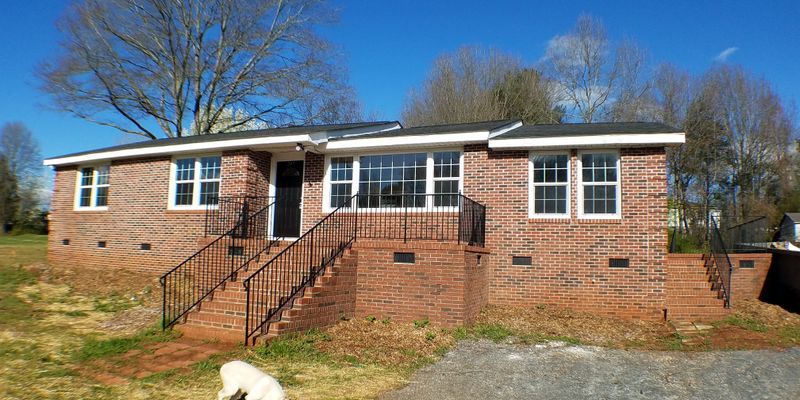 Powdersville House: 245 Hood Road
