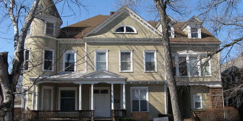 Erie Apartment: 324 W 9th St