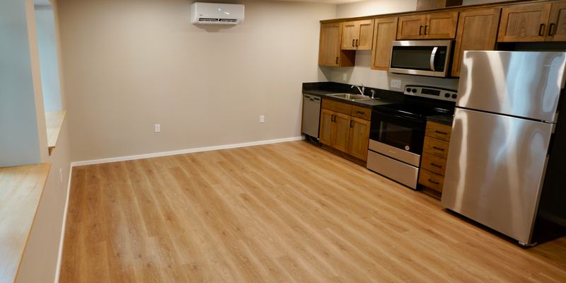 McMinnville Apartment: 110 SE Handley St