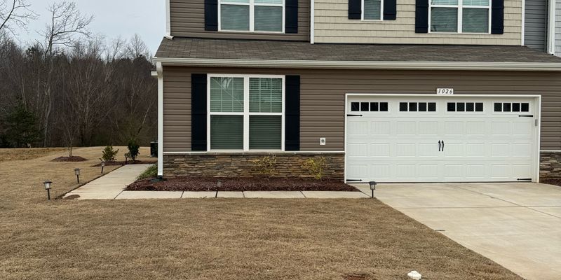 Mebane House: 1026 Abbott St