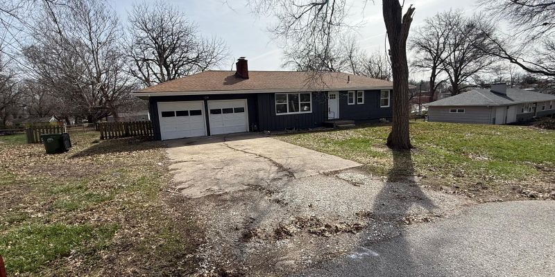 Raytown House: 7205 Overton Ave