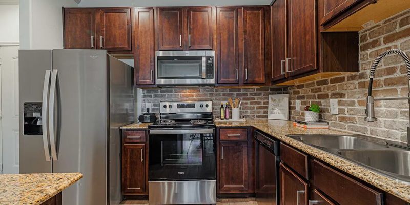 Houston Apartment: 10799 Memorial Dr