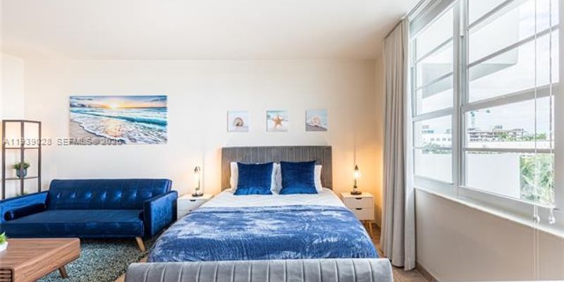 Miami Beach Condo: 100 Lincoln Rd