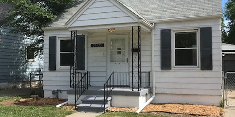Harper Woods House: 20025 Washtenaw St