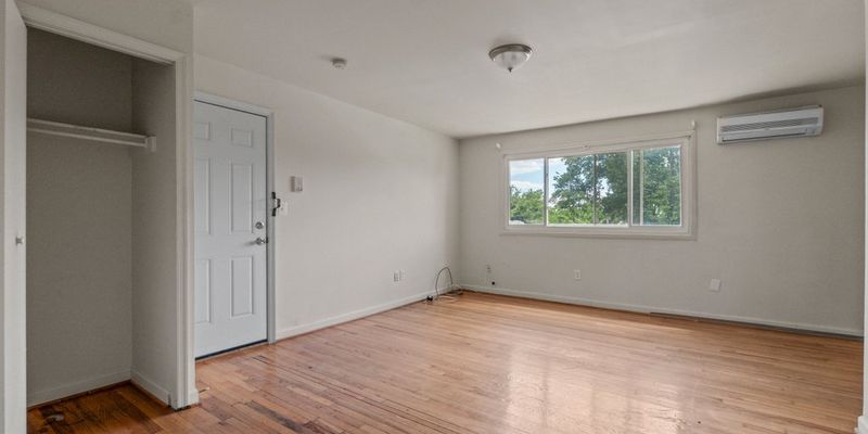 Baltimore House: 3016 Dupont Ave