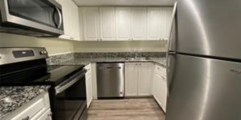 Miami House: 19455 NE 10 Ave # 1-231