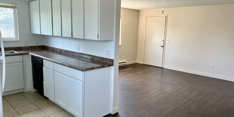 Kennewick Apartment: 1408 W 14th Ave