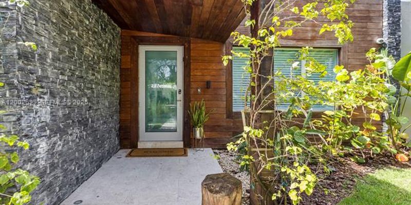 Miami House: 570 NE 52nd Terrace