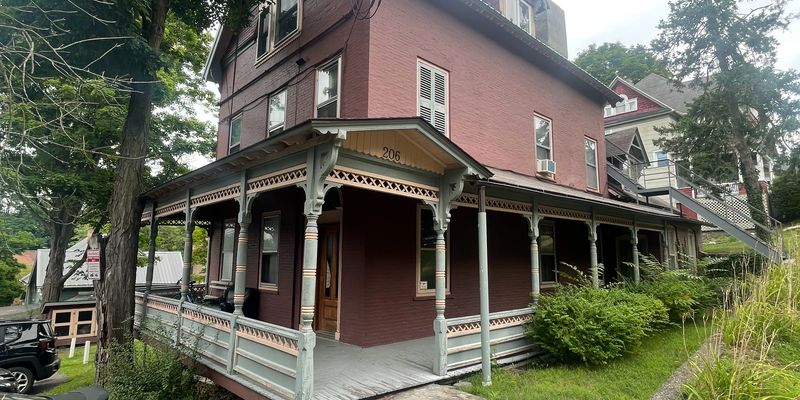 Ithaca Apartment: 206 Prospect St