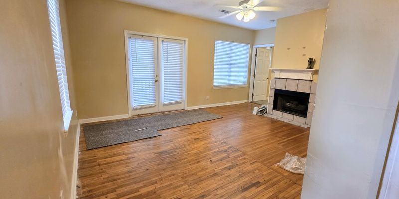 Montgomery Apartment: 2642 E 3rd St