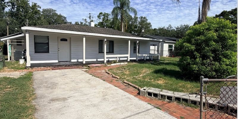 Tampa House: 9518 N Dartmouth Ave
