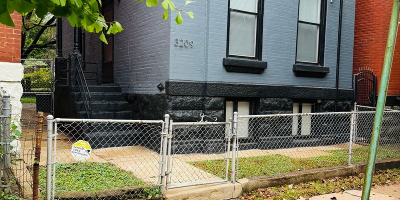 St. Louis House: 3209 Iowa Ave