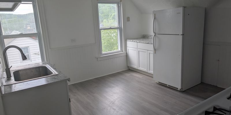 Beacon Falls Apartment: 112 Feldspar Ave