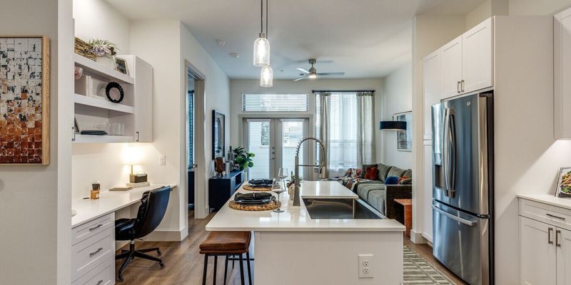 Houston Apartment: 701 W 26th St