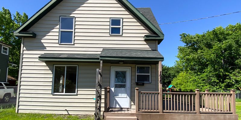 Moorhead House: 1020 2nd Ave N
