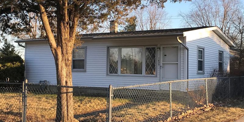 Loves Park House: 1425 Evans Ave