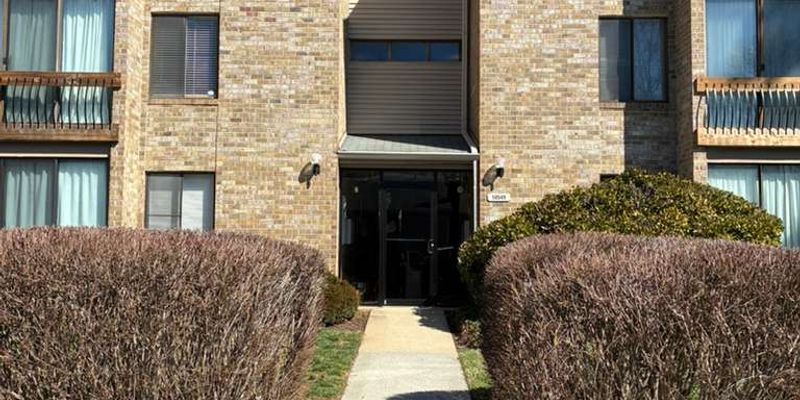 Columbia House: 10549 Twin Rivers Rd