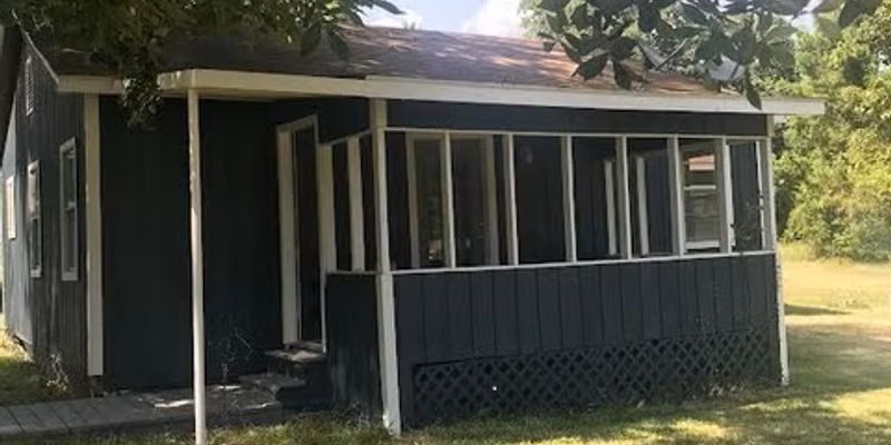 Onalaska House: 421 Redbud Ridge