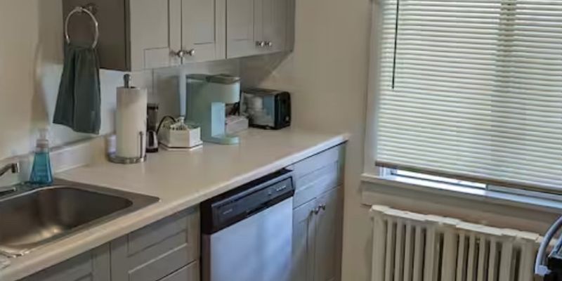 Klamath Falls Apartment: 1717 Main St