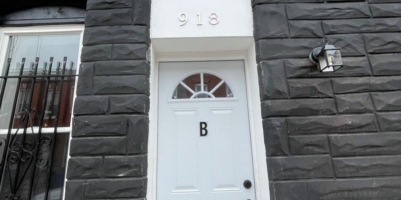 Baltimore House: 918 S Carey St