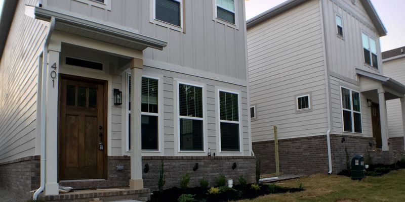 Fayetteville House: 401 South Hill Avenue