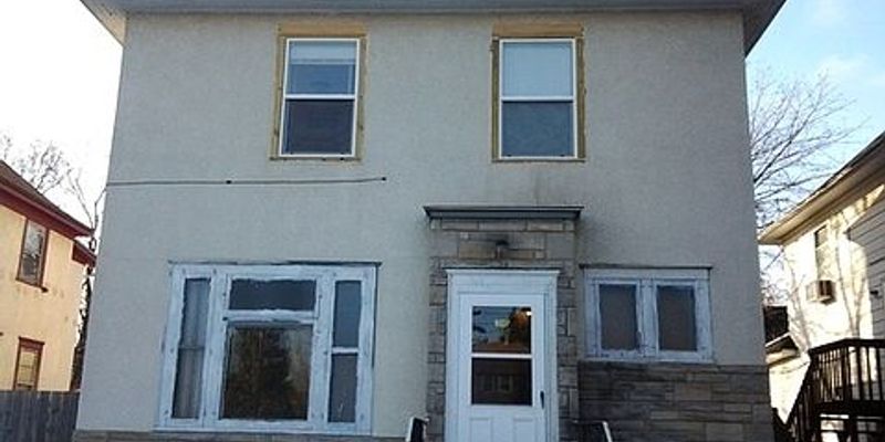 Saint Paul House: 766 University Ave W