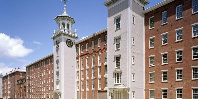 Lowell House: 130 John St Ave