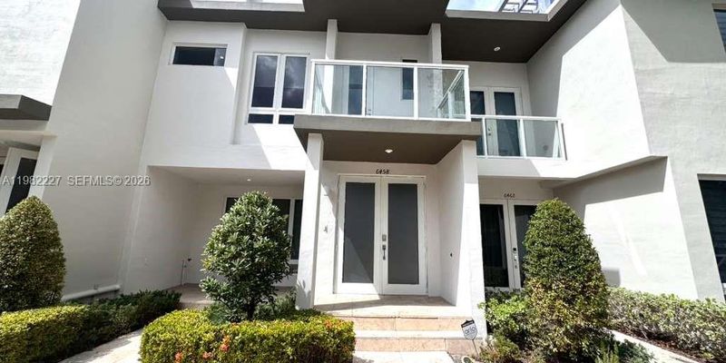 Doral Townhome: 6458 NW 103rd Psge