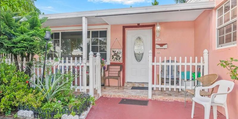 Miami Gardens House: 1041 NW 196th Terrace