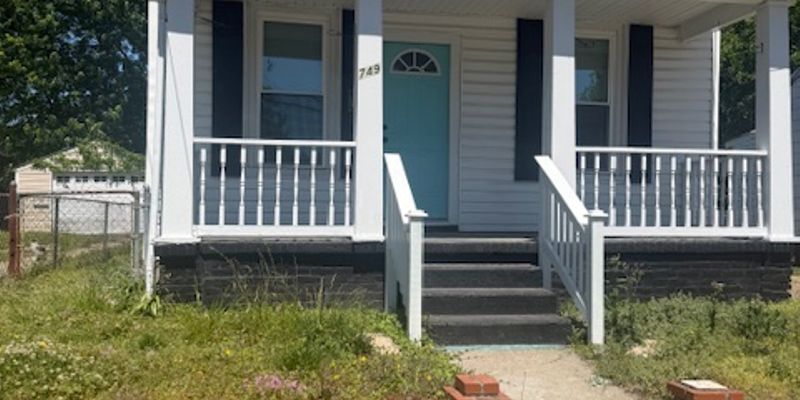 Newport News House: 749 31st St