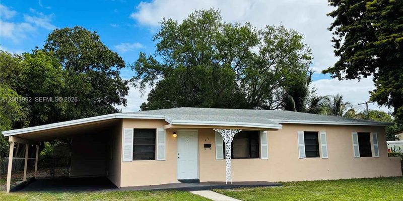 Miami House: 275 NW 190th St