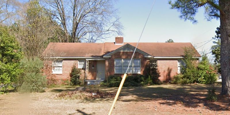 Montgomery House: 3775 Atlanta Hwy