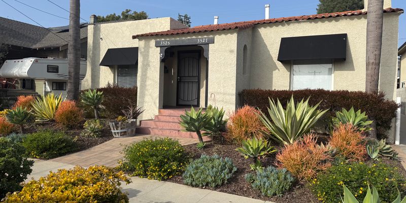 Long Beach House: 3525 E 15th St